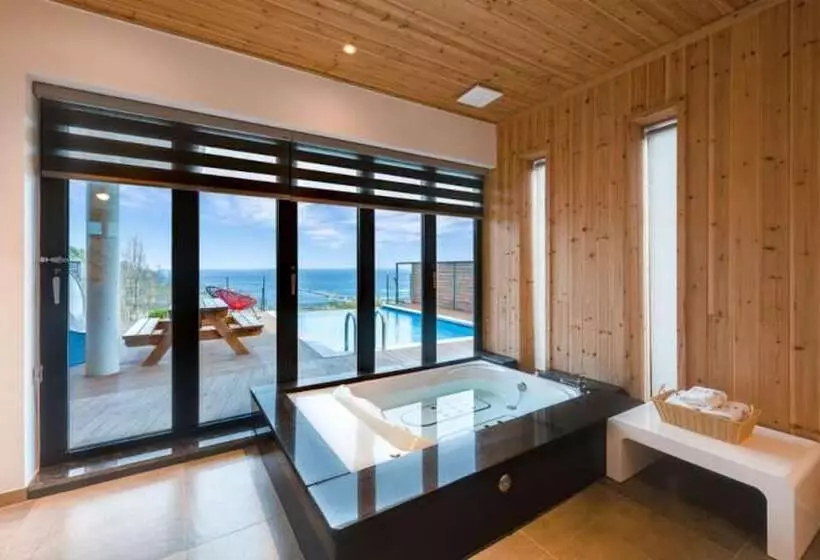 Majatalo Uljin Beatrice Pool Villa