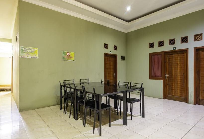 הוסטל Spot On 2806 Wisma Syariah