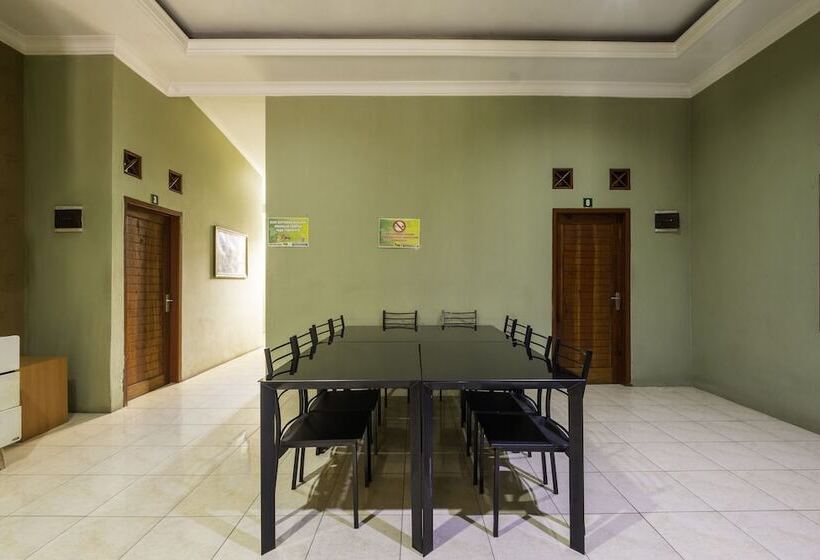 הוסטל Spot On 2806 Wisma Syariah