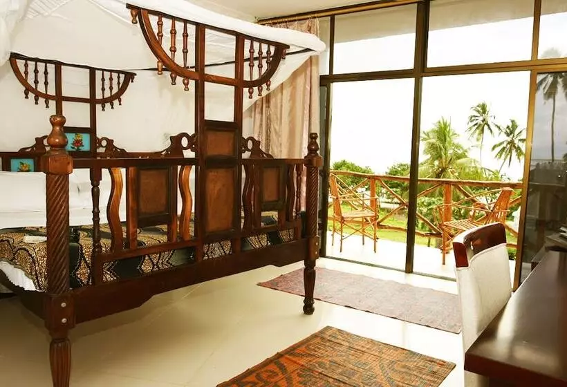 Hotelli Coconut Tree Village Beach Resort