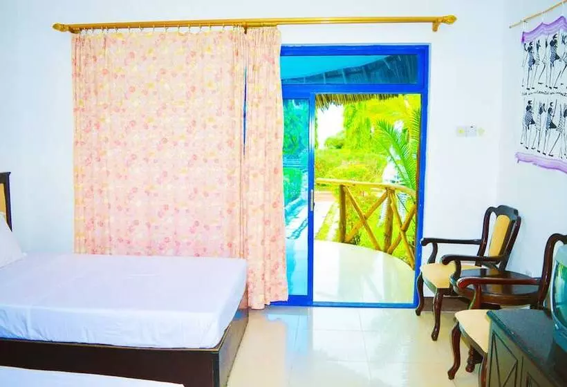 Hotelli Coconut Tree Village Beach Resort