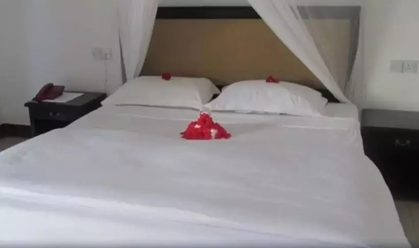 Hotelli Coconut Tree Village Beach Resort