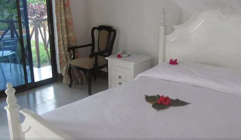 فندق Coconut Tree Village Beach Resort