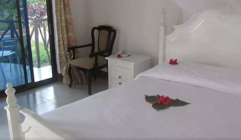 Hotelli Coconut Tree Village Beach Resort