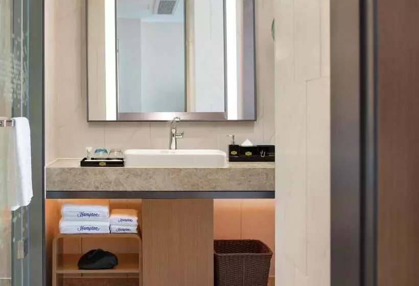 Hotelli Huanpeng By Hilton Shenzhen Baoanairport