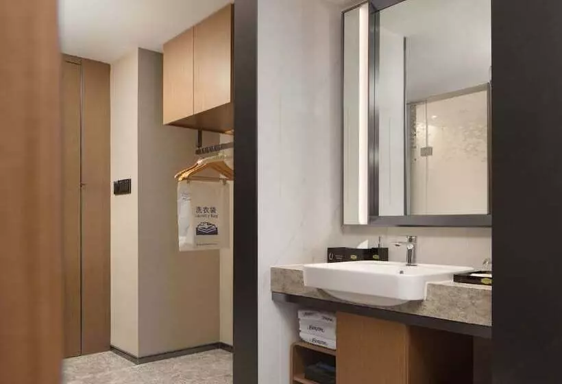 Hotelli Huanpeng By Hilton Shenzhen Baoanairport