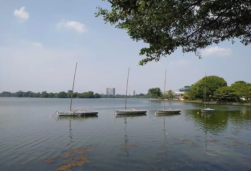 هتل Sen Yangon Lakeview