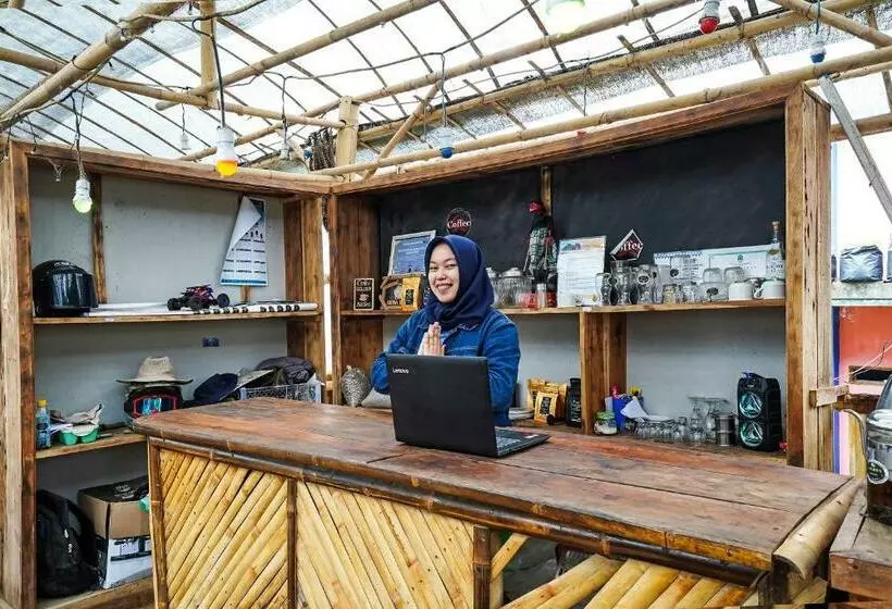 Hotelli Spot On 90914 Eco Tourism Desa Cipada Bukit Senyum Homestay