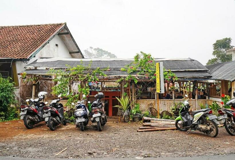 فندق Spot On 90914 Eco Tourism Desa Cipada Bukit Senyum Homestay