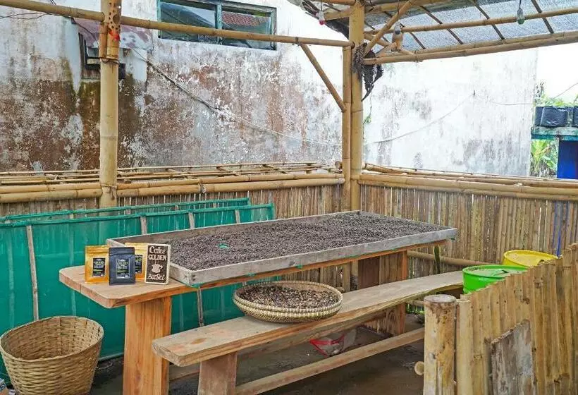 Hotelli Spot On 90914 Eco Tourism Desa Cipada Bukit Senyum Homestay