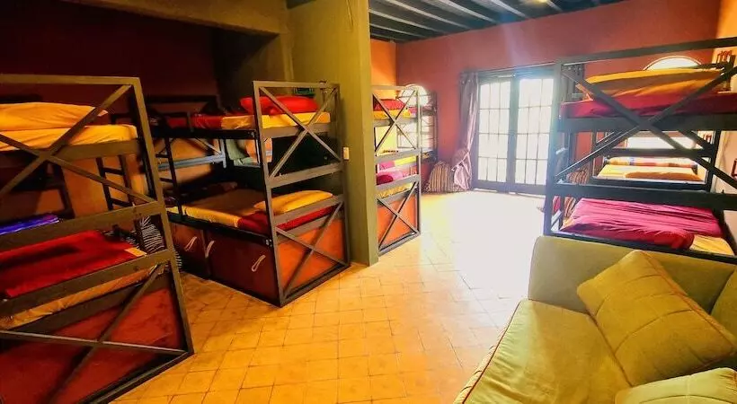 پانسیون Circo Hostel