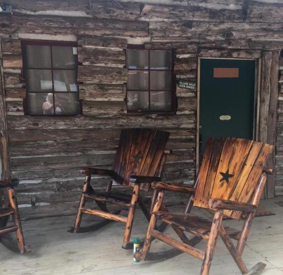 פנסיון Acorn Hideaways Canton Old West Bunkhouse For 9   Trail S End Corral