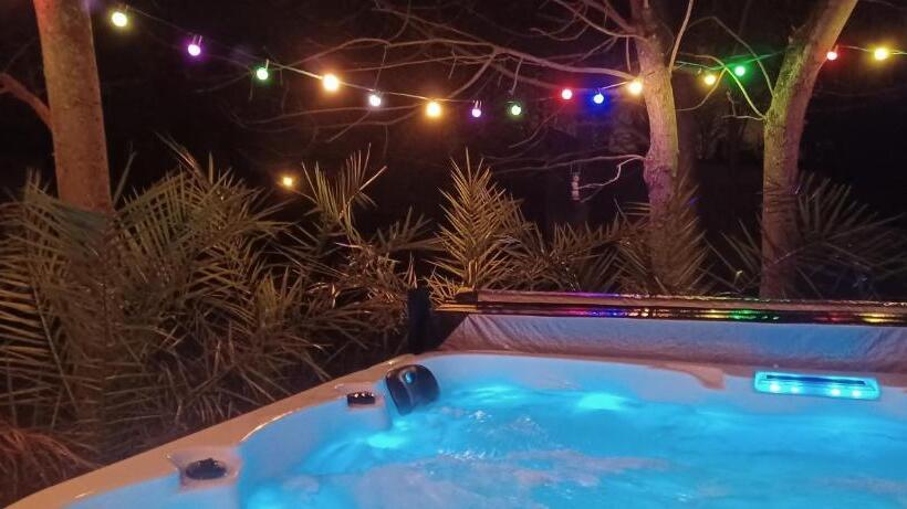 تختخواب و صبحانه La Carte Postale