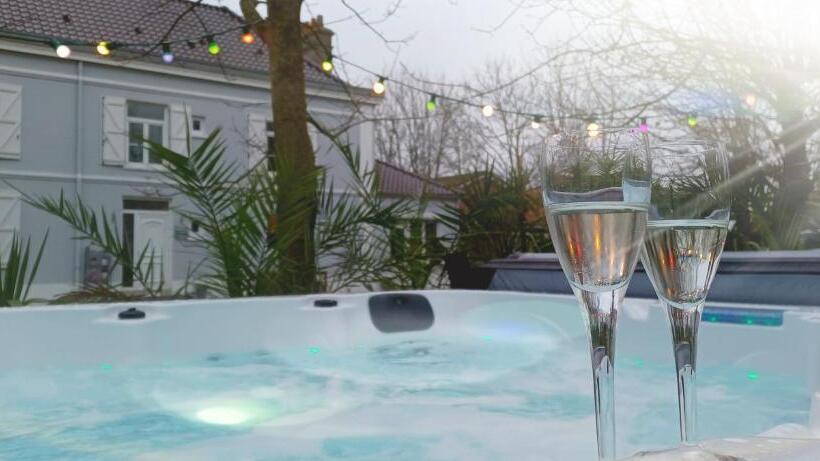 تختخواب و صبحانه La Carte Postale