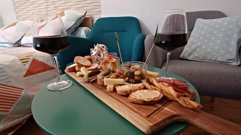 تختخواب و صبحانه La Carte Postale