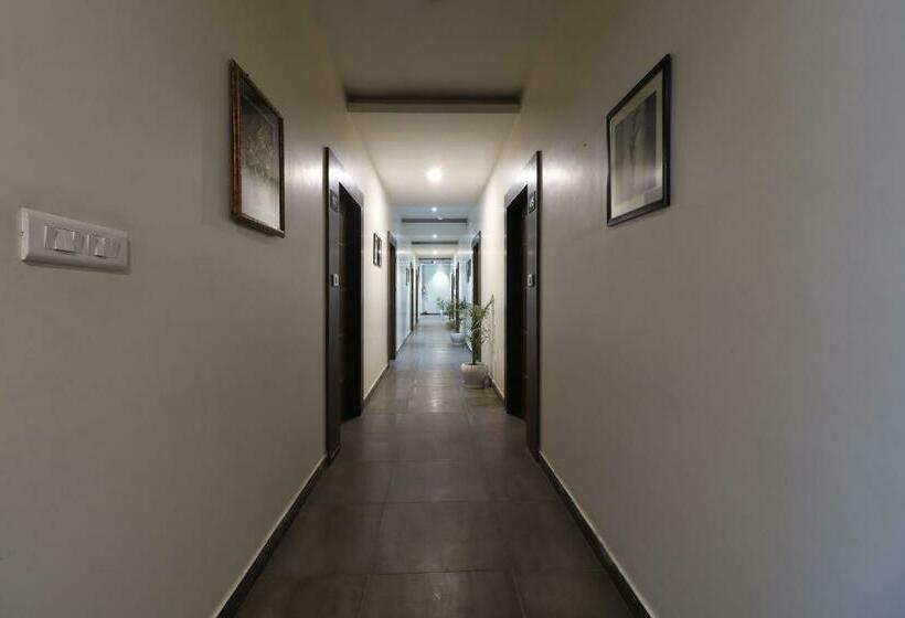 酒店 Capital O 86194 Parichay