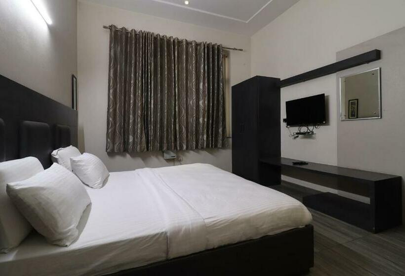 酒店 Capital O 86194 Parichay