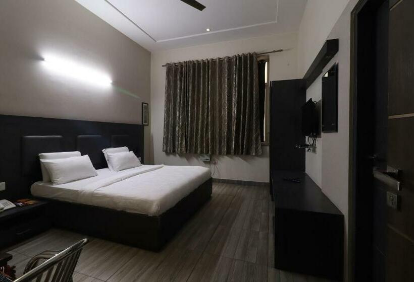 酒店 Capital O 86194 Parichay