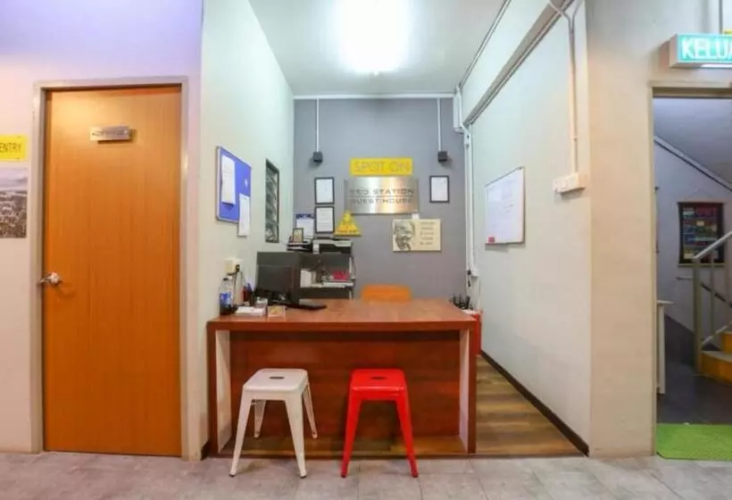 ホテル Spot On 90449 Bed Station Guest House Dormitory