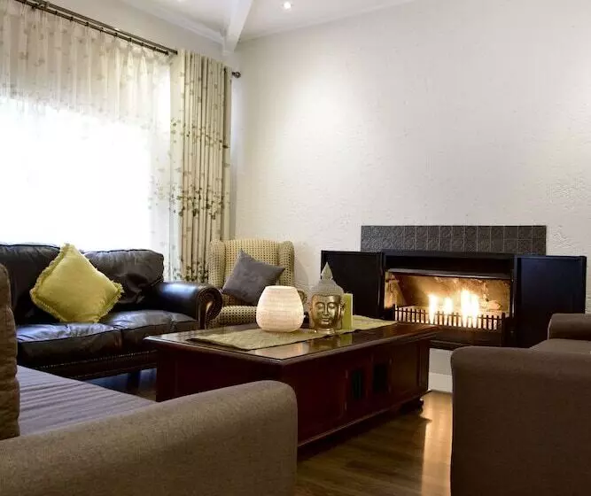 Majatalo Five O  Clock Zen Boutique Guest House