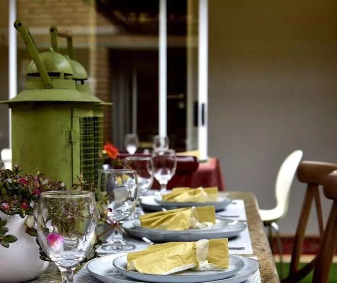 Majatalo Five O  Clock Zen Boutique Guest House