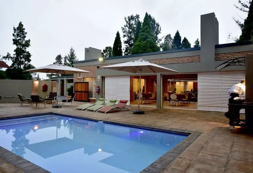 Majatalo Five O  Clock Zen Boutique Guest House