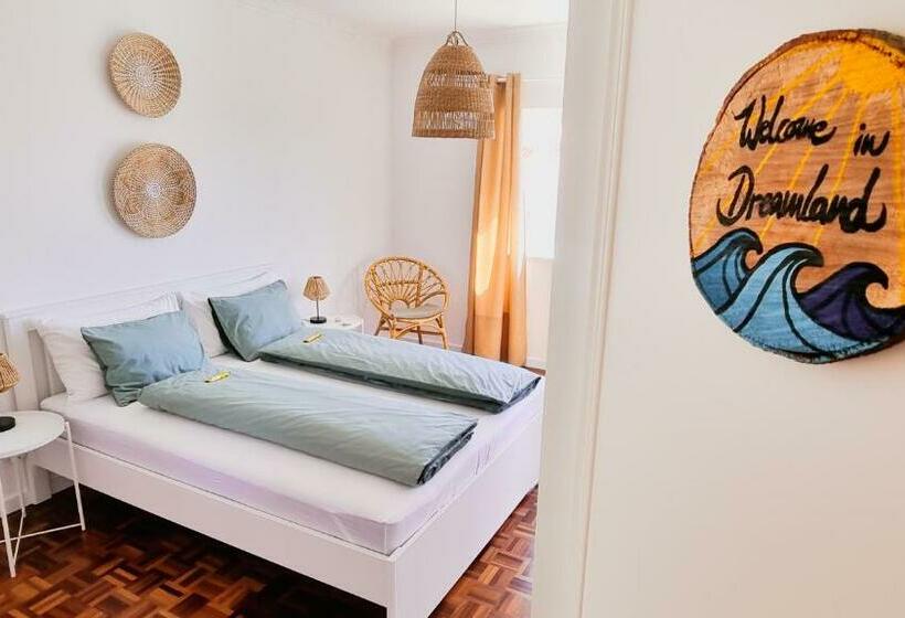 Пансион Tika Surf Camp Ericeira