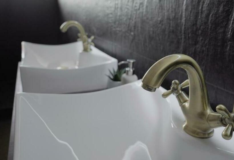 Пансион Tika Surf Camp Ericeira