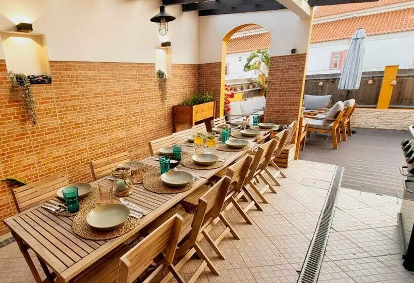 ペンション Tika Surf Camp Ericeira