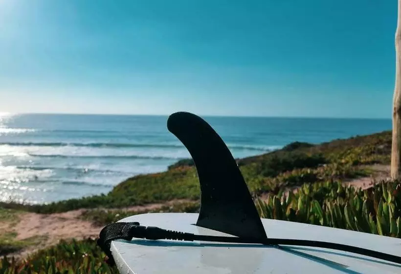 ペンション Tika Surf Camp Ericeira