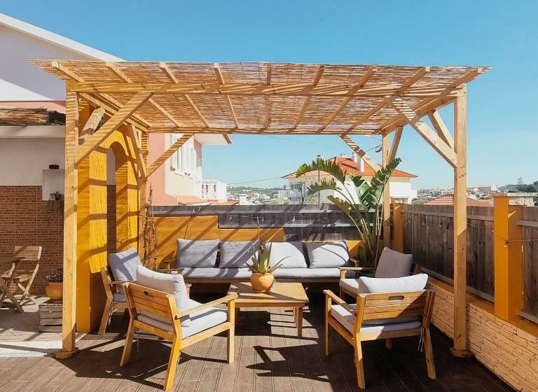 Пансион Tika Surf Camp Ericeira