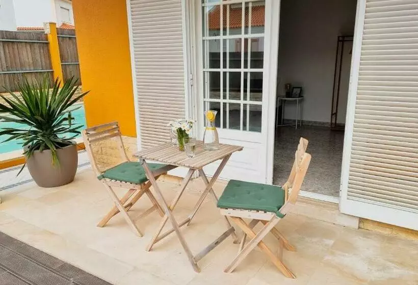 ペンション Tika Surf Camp Ericeira