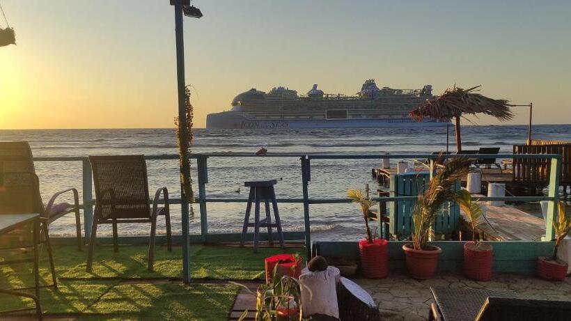 پانسیون Victoria S Beach House