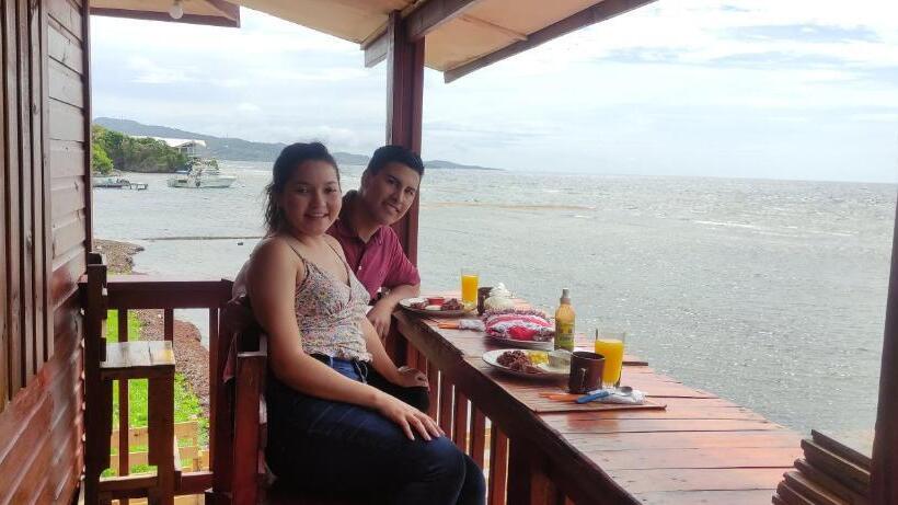 پانسیون Victoria S Beach House