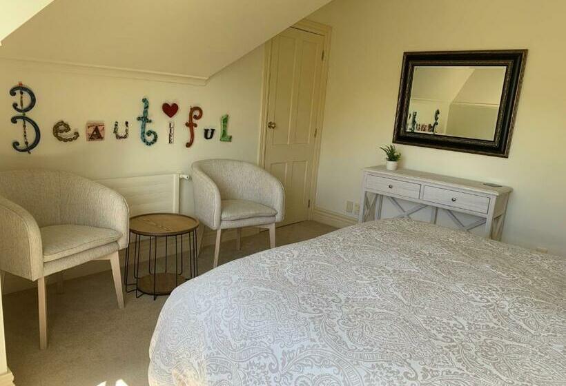 Pin Oaks Luxury Bed & Breakfast