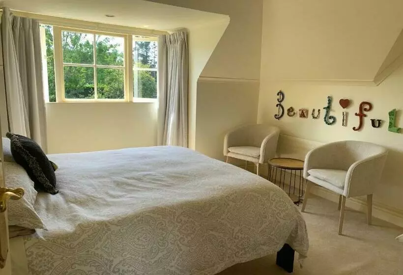 Pin Oaks Luxury Bed & Breakfast