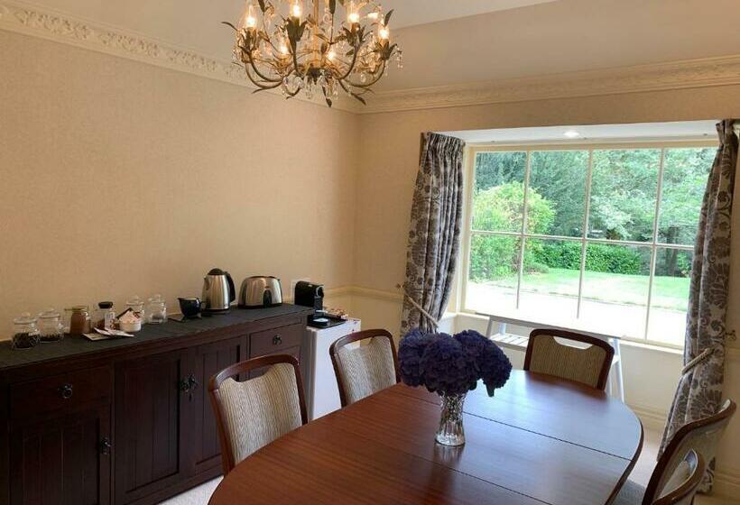 Pin Oaks Luxury Bed & Breakfast