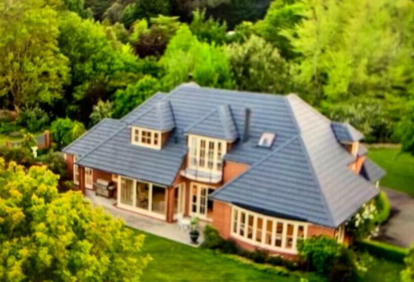 Pin Oaks Luxury Bed & Breakfast