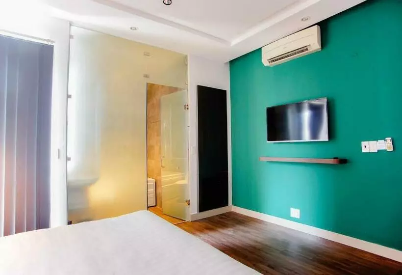 Lá Hotel Bình Tân