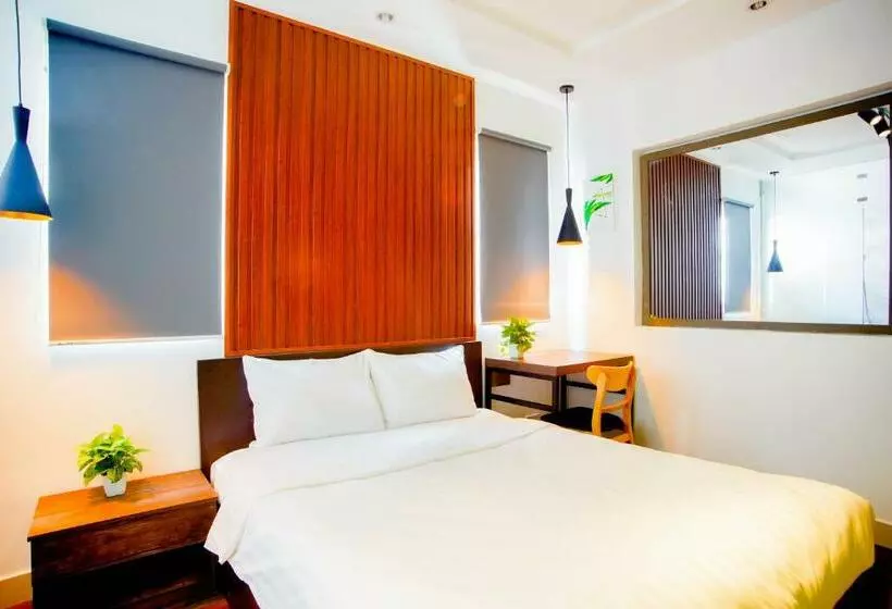 Lá Hotel Bình Tân
