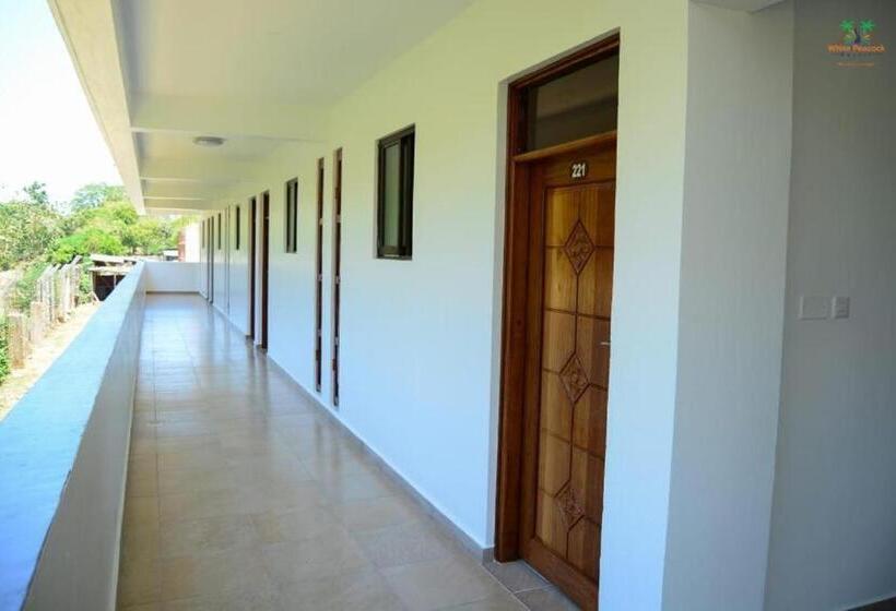 هتل White Peacock Resort Mtwapa