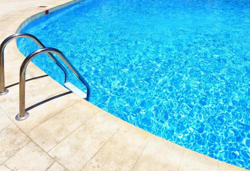 هتل White Peacock Resort Mtwapa