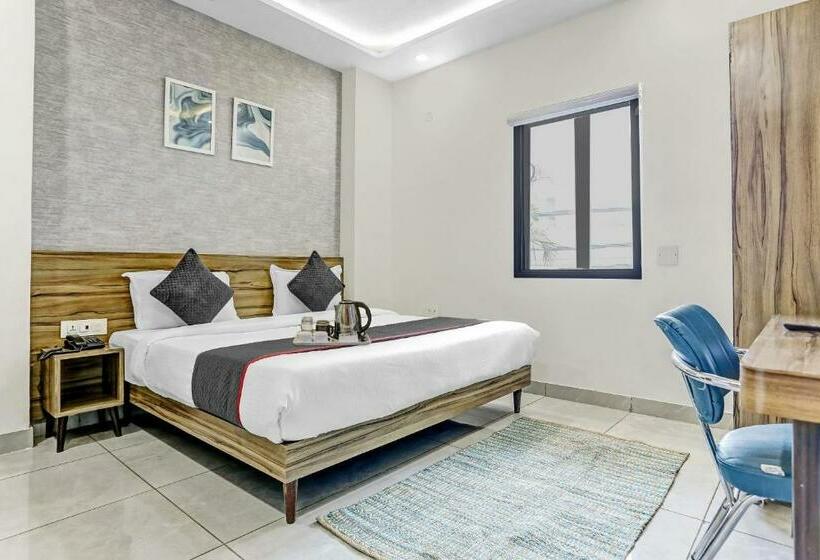 فندق Townhouse 816 The White Grace