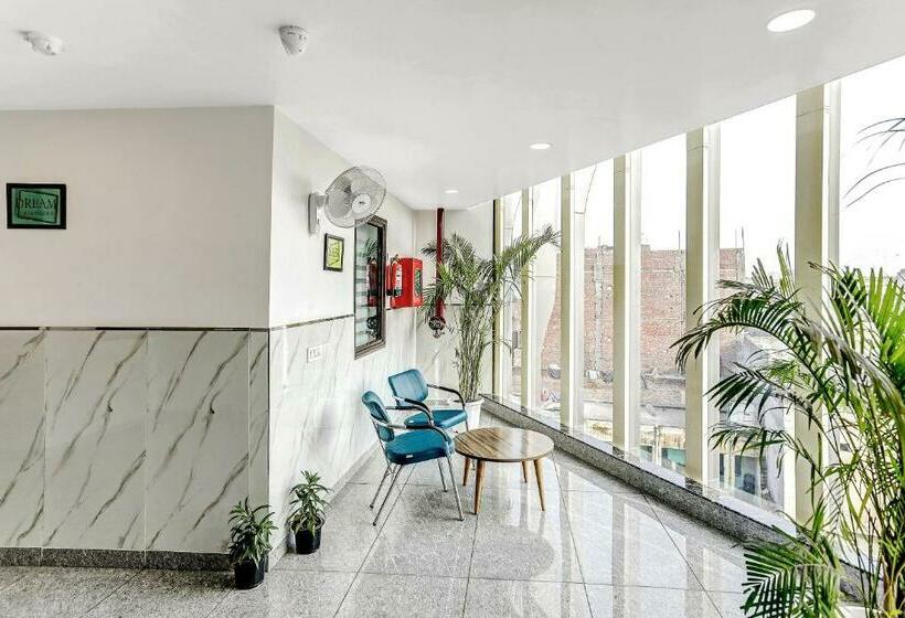 فندق Townhouse 816 The White Grace