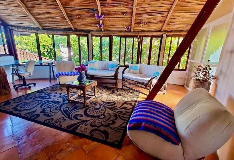 تختخواب و صبحانه Hippie Villa Cancun