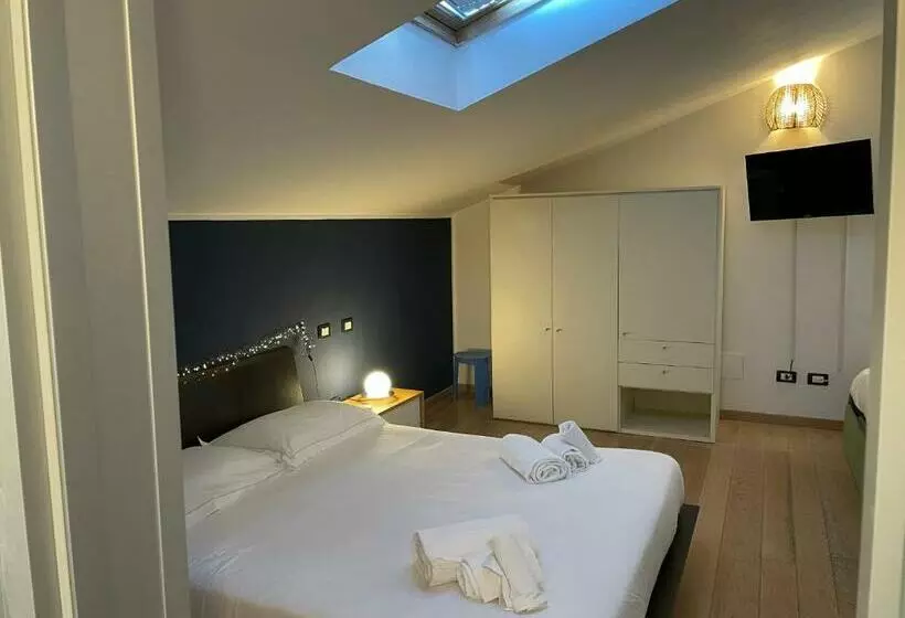 Majatalo Splendida Camera Familiare Con Lucernario A 500 Mt Dal Mare