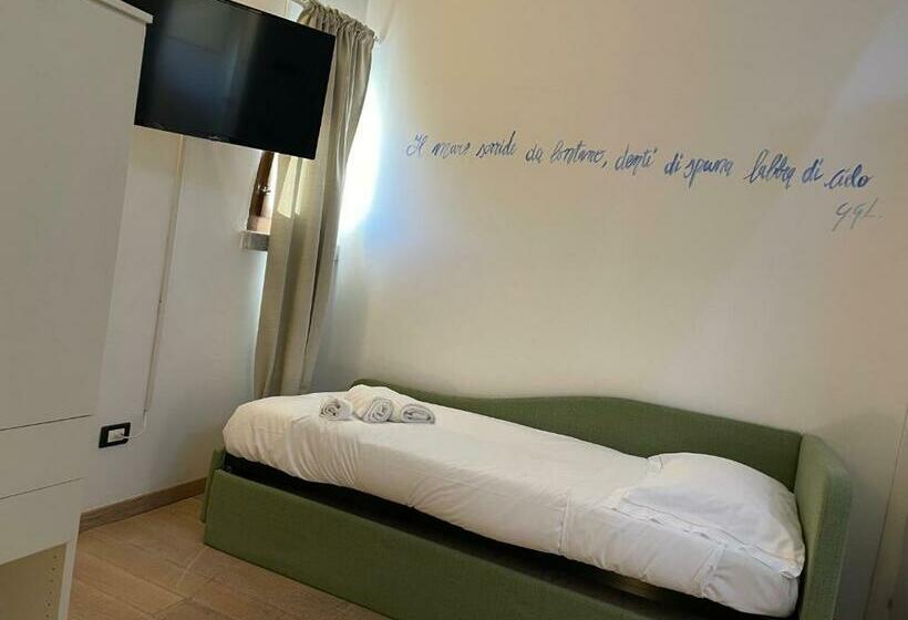 Pensjonat Splendida Camera Familiare Con Lucernario A 500 Mt Dal Mare