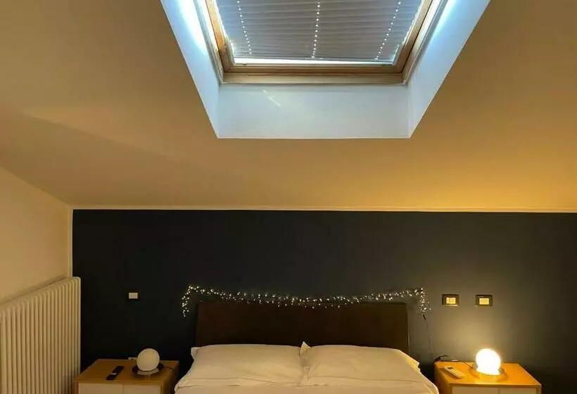 Majatalo Splendida Camera Familiare Con Lucernario A 500 Mt Dal Mare