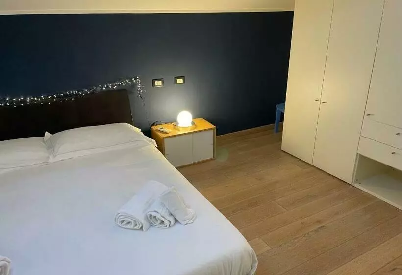 Majatalo Splendida Camera Familiare Con Lucernario A 500 Mt Dal Mare