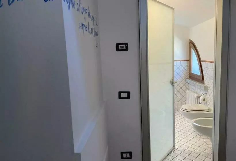 Majatalo Splendida Camera Familiare Con Lucernario A 500 Mt Dal Mare